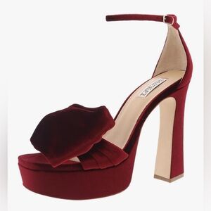 NWT- Badgley Mischka womens Alora II  Burgundy Velvet Platform Heels